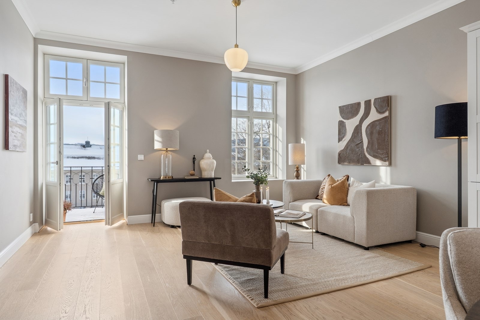 Gode vindusflater sørger for at rommet får godt med naturlig lys. Galleribilde