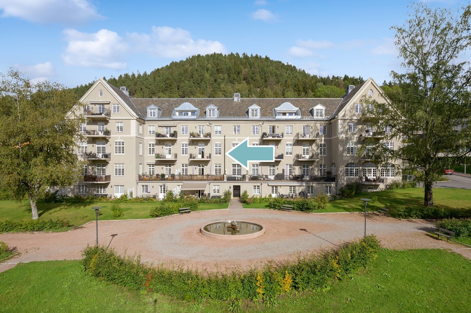 Herskapelig bygg opprinnelig fra 1925. I 2022 ble det gamle sykehuset ombygget til leiligheter. Galleribilde