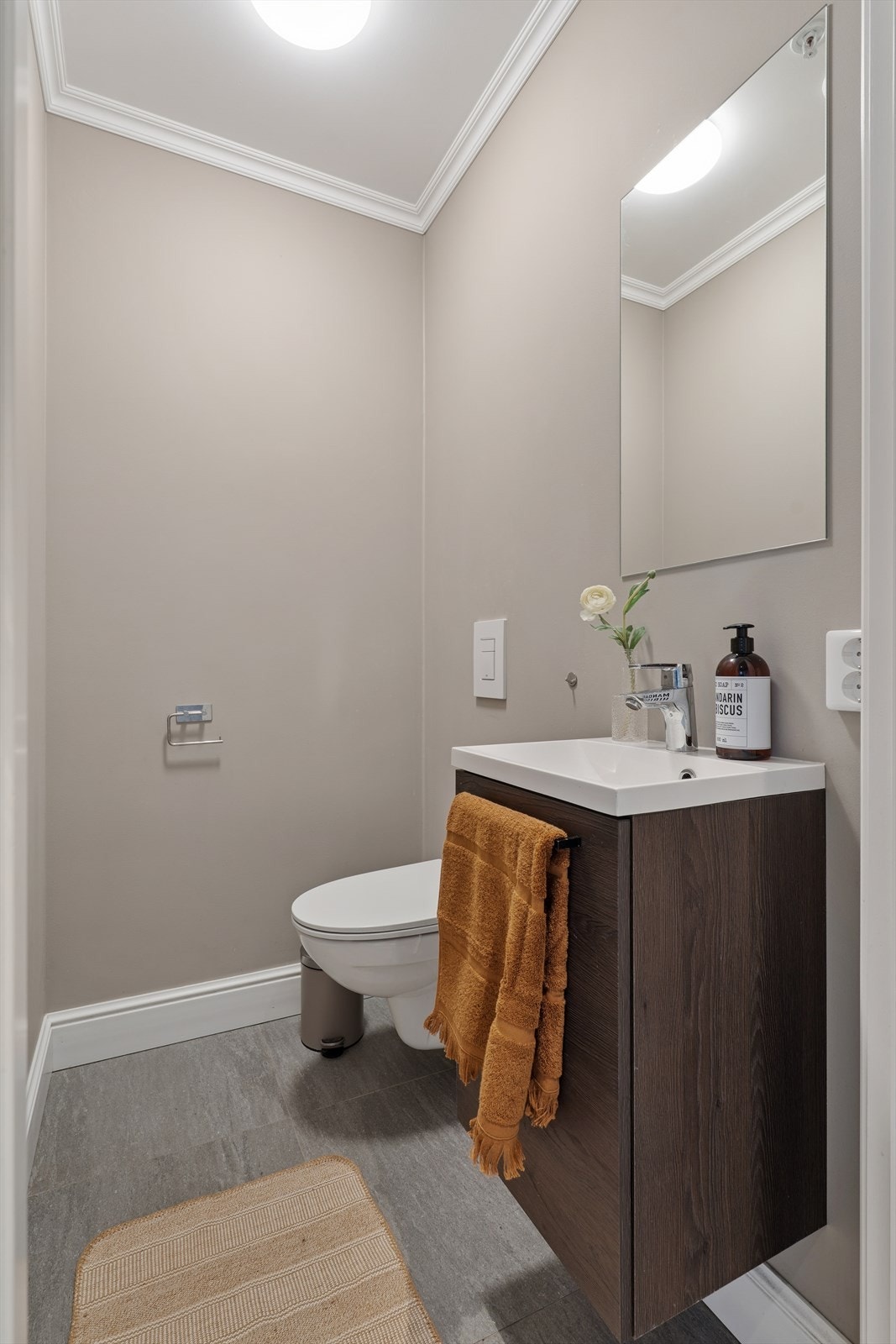 Separat wc-rom med adkomst fra entré. Galleribilde