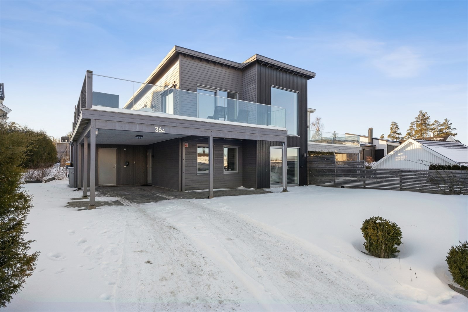 Flott 1/2 av tomannsbolig med flere solrike uteplasser. Galleribilde