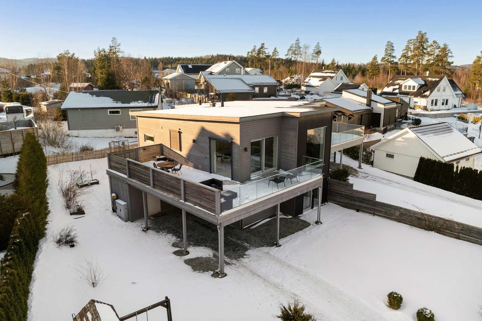 Boligen har en barnevennlig beliggenhet på en av toppene i Åros. Galleribilde