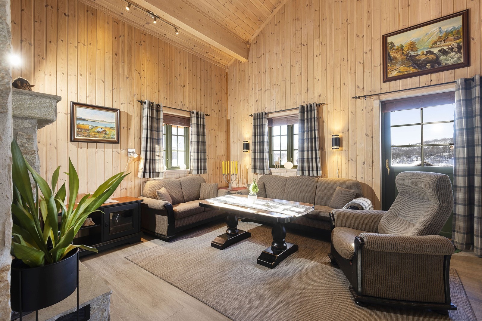 Stue med luftig takhøyde Galleribilde