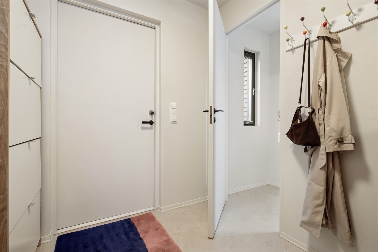 Ved gangen har man et gjestetoalett. Galleribilde