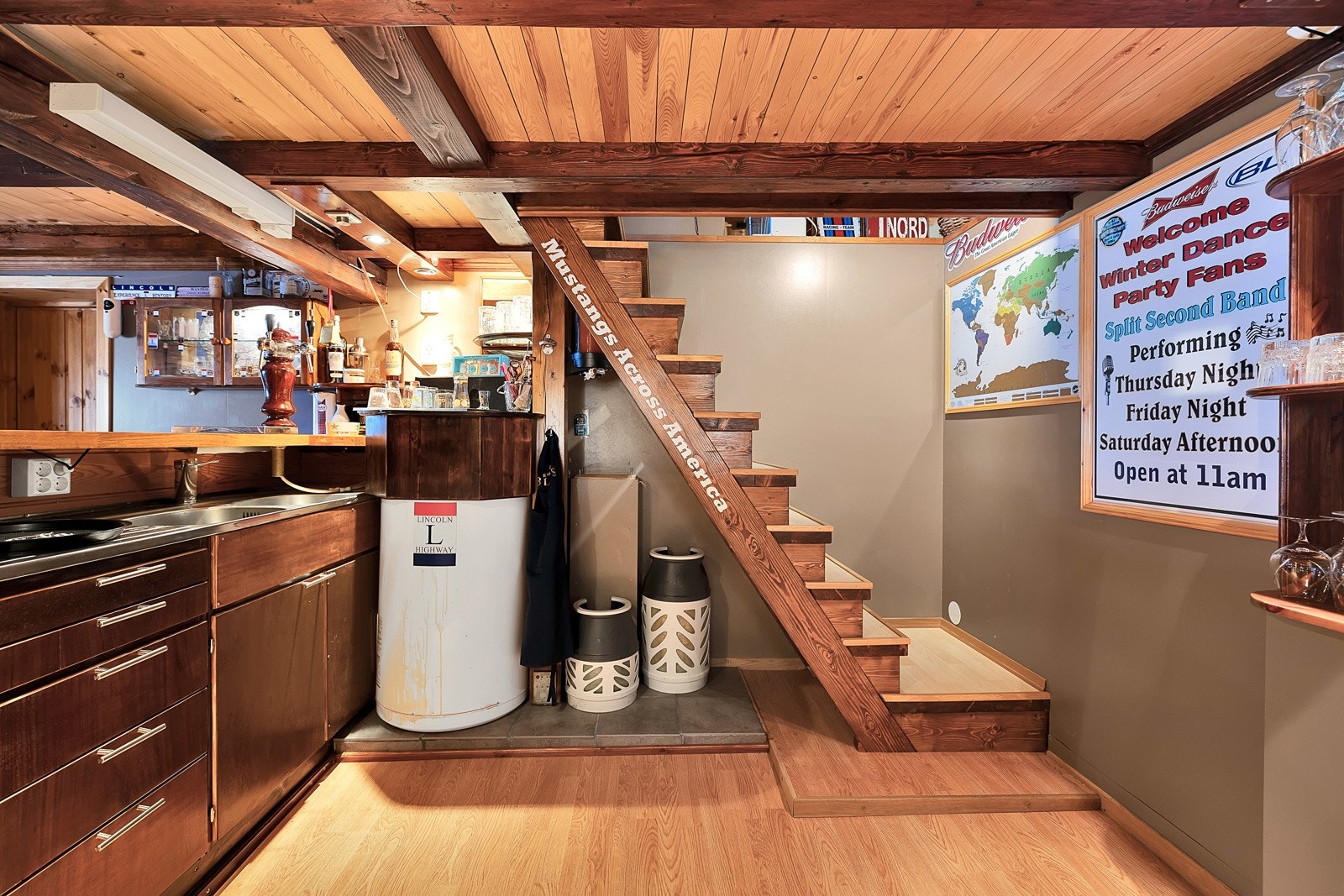 Trappnedgang til kjellerstue. Galleribilde