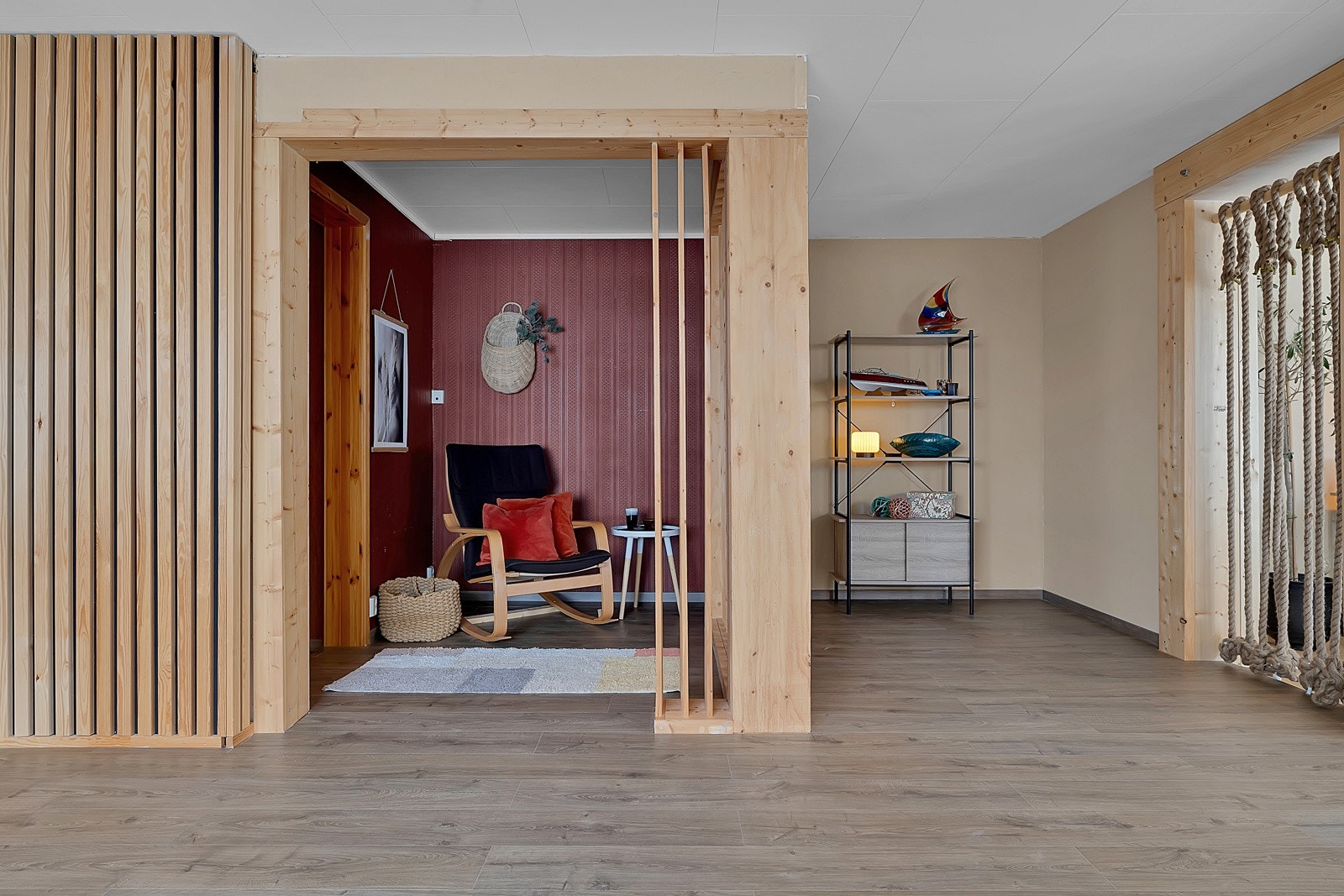 En stue med flere soner. Galleribilde