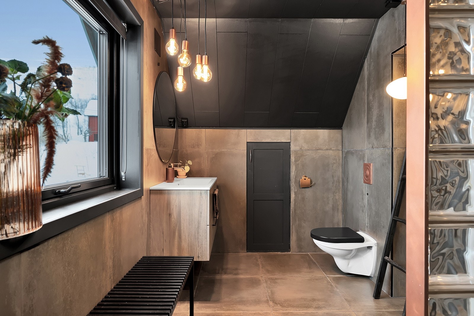 Lysinnslipp på bad. Galleribilde