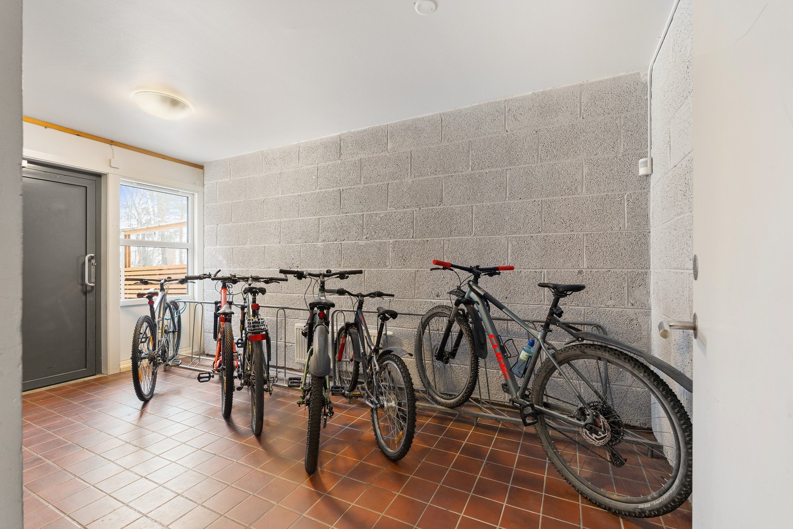 Borettslaget har en felles sykkelbod. Galleribilde