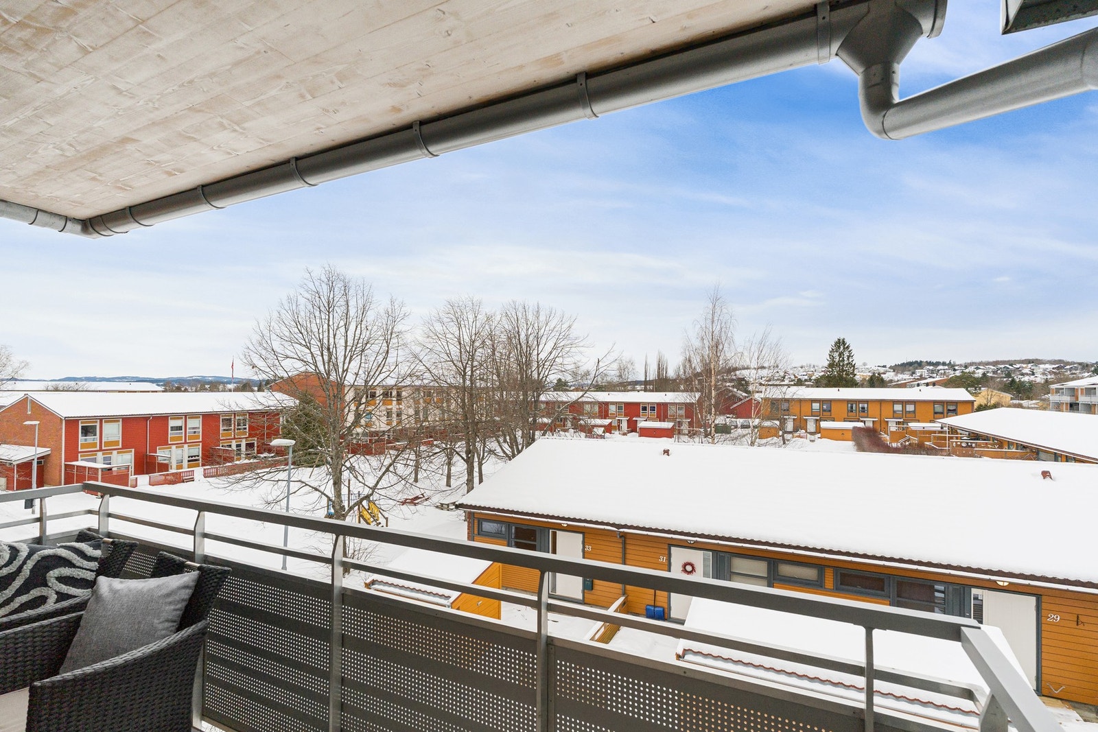 Balkongen byr på gode solforhold og fin utsikt. Galleribilde