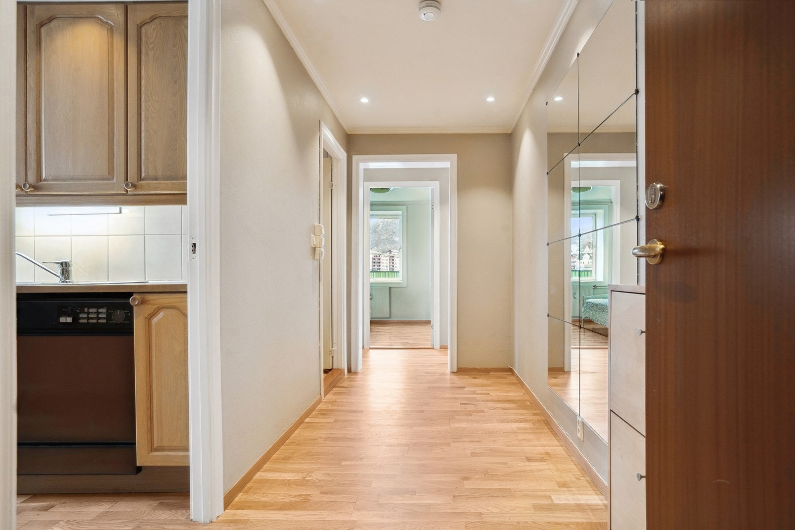 Fra gangen er det adkomst til alle rom, noe som gir en god intern logistikk. Galleribilde