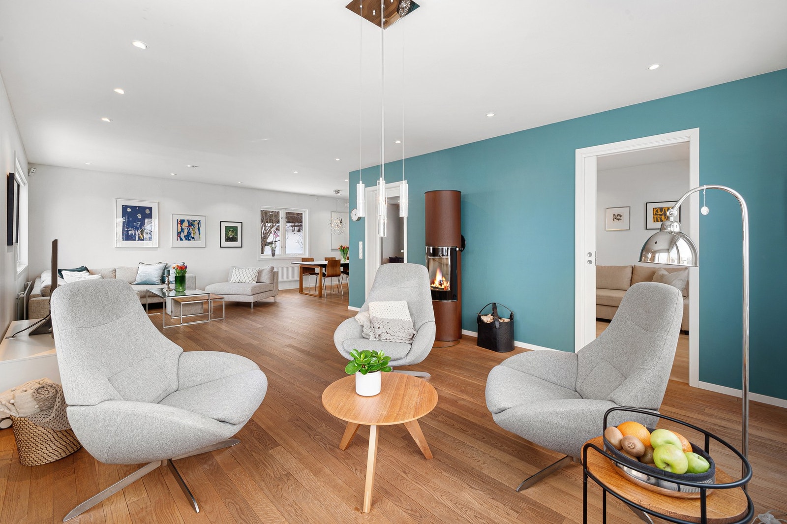 Innvendige overflater ble for det meste oppusset og skiftet i 2015. Galleribilde