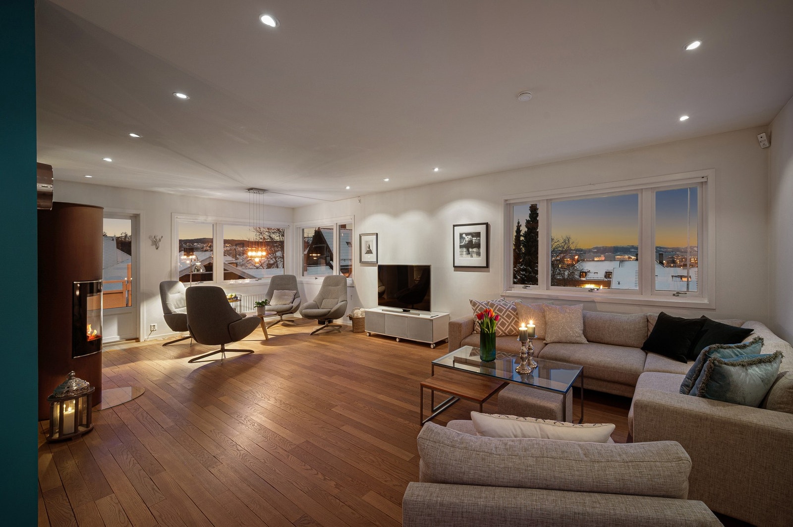 EiendomsMegler1 ved Markus Tangvik har gleden av å presentere en sjelden anledning i Weidemanns vei 19. Foto: Krokstad&Nervik AS Galleribilde