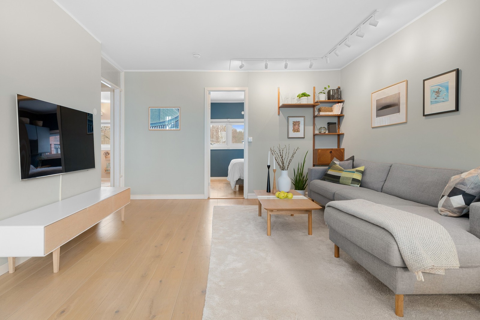 Boligen har delvis tilrettelagt smarthus-funksjonalitet, hvor utvalgte lysbrytere samt varmeovner styres via smarthusløsning. Galleribilde