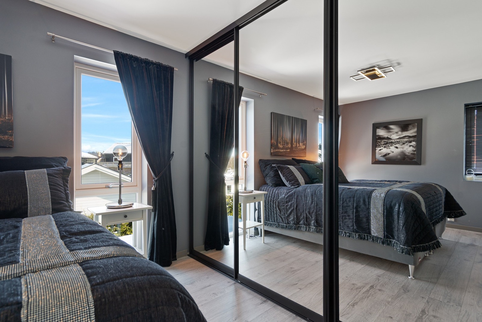 God garderobeløsning på soverom 1 Galleribilde