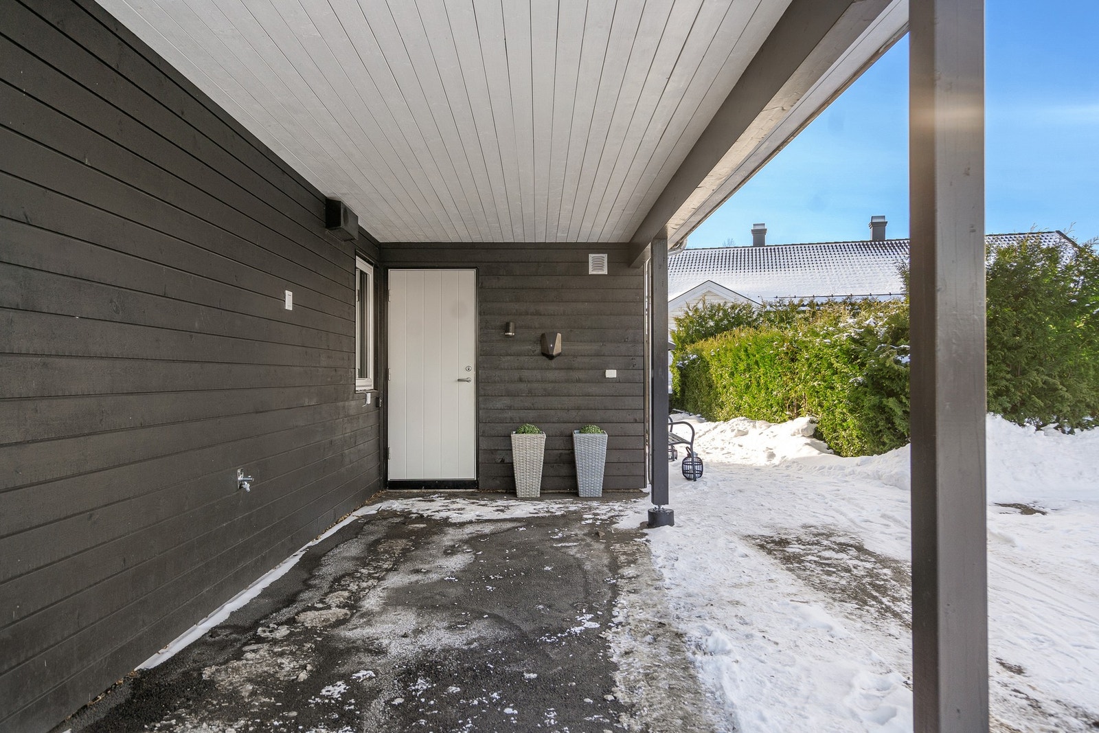 Carport med bod i bakkant Galleribilde