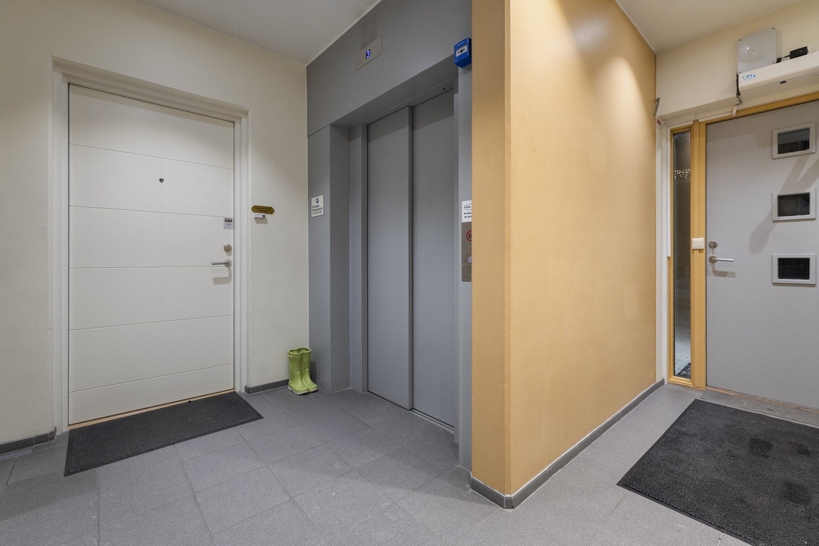 Det er heis i bygget som går ned til inngangspartiet og videre ned til garasjekjelleren Galleribilde