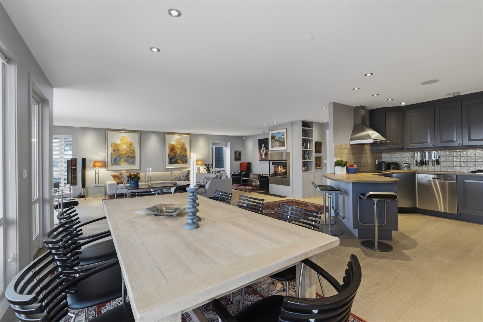 Spisestueavdeling i tilknytning til kjøkkenet Galleribilde