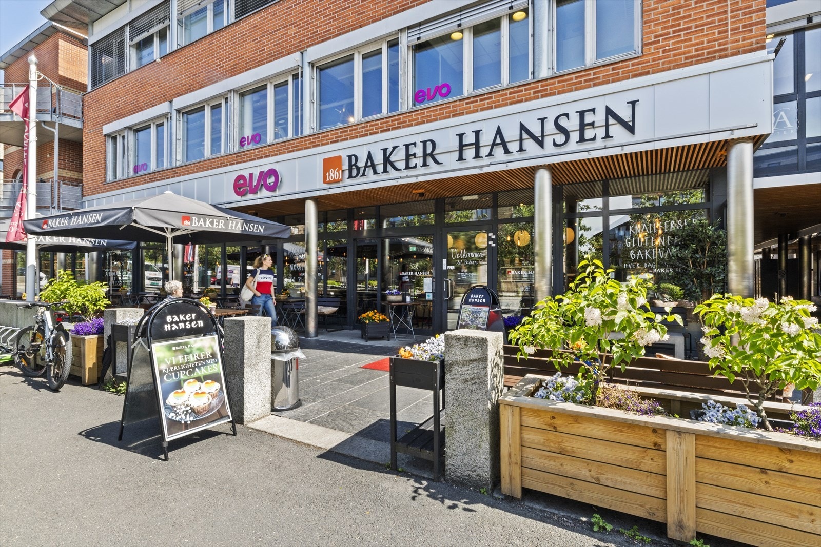 Røa med alt av servicetilbud er nærmeste handelssenter Galleribilde