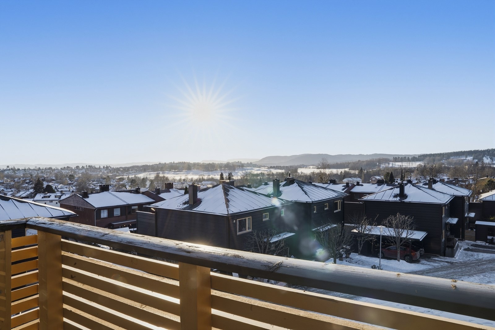 Magisk og vid utsikt fra indre Oslofjord, Nesodden, Asker/Bærum, Bærumsmarka og innover Sørkedalen med deler av Nordmarka Galleribilde