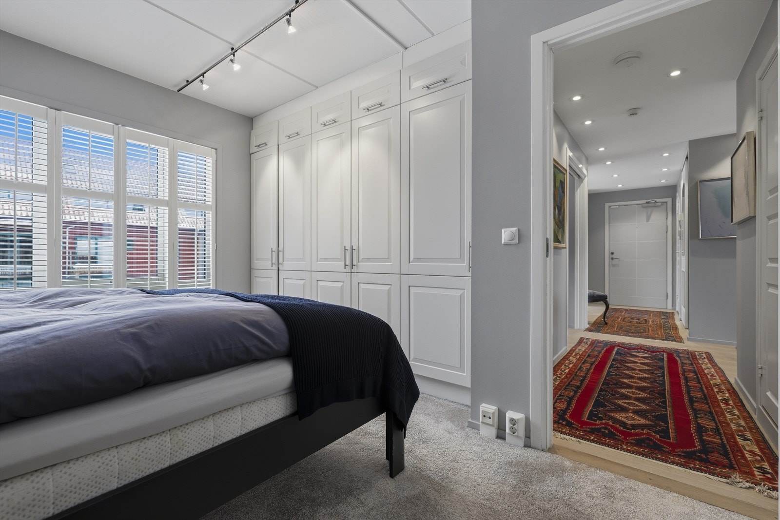 Godt med lagring i garderobeskap Galleribilde