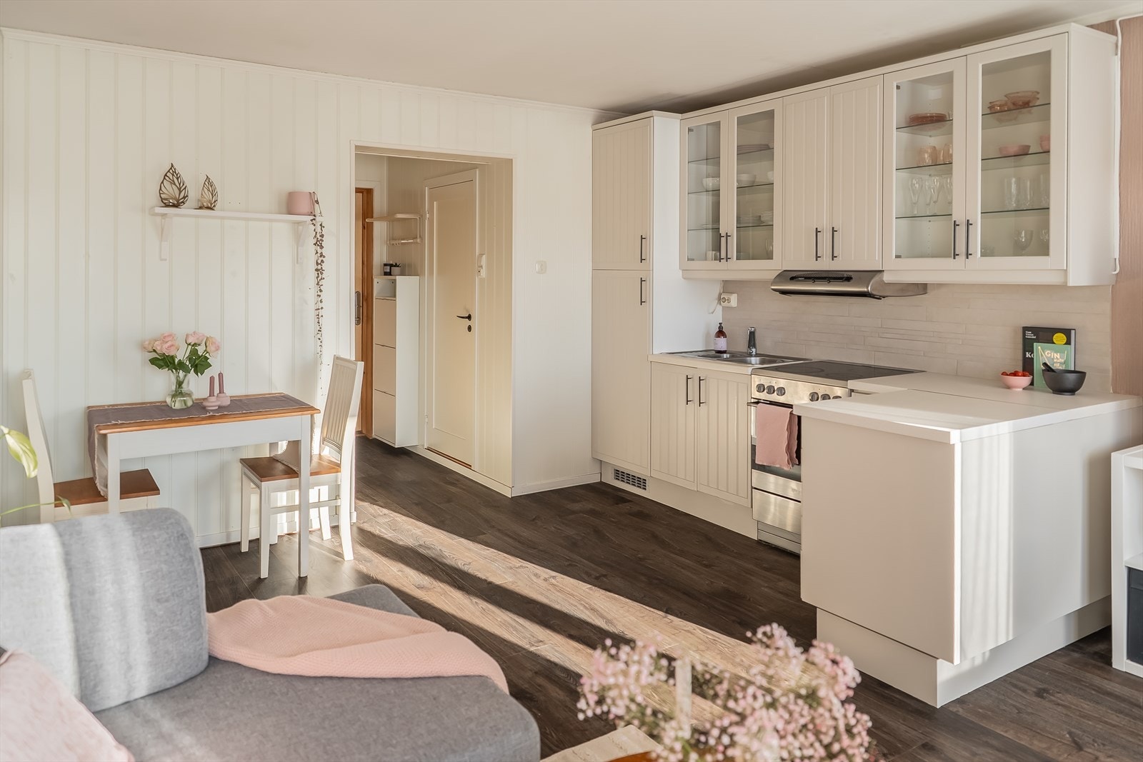 En lys og pen 1-roms leilighet med utmerket beliggenhet, perfekt førstegangskjøp. Galleribilde