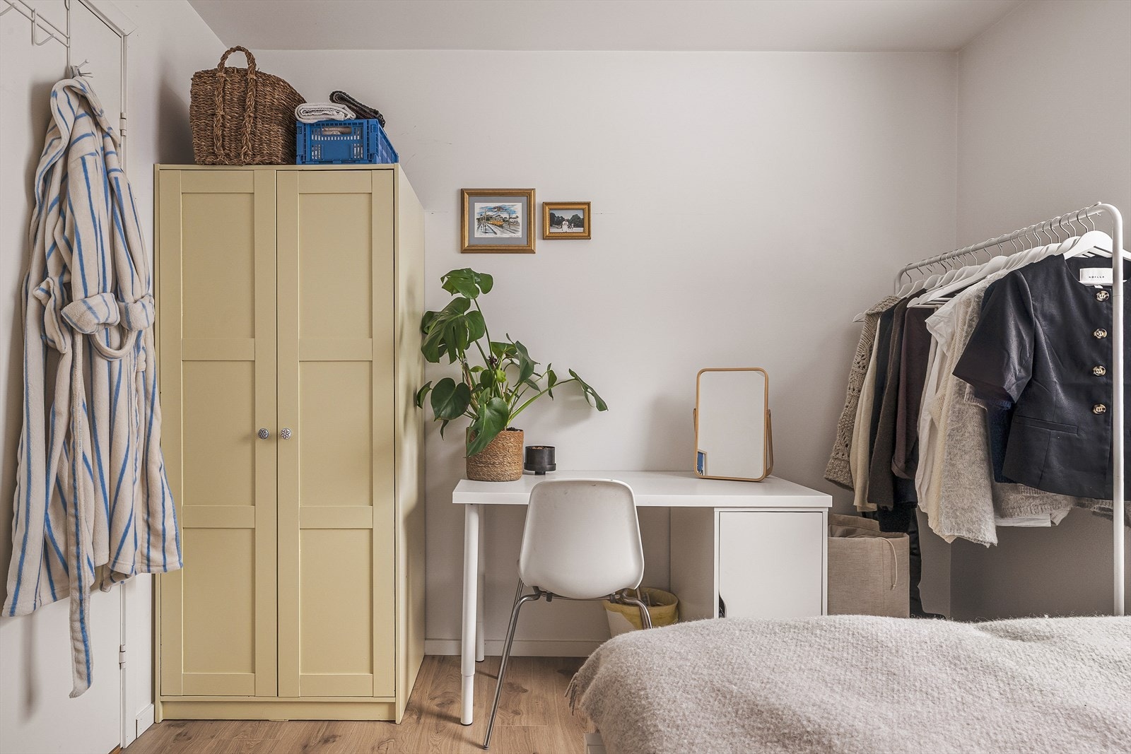 Soverommene har plass til arbeidsstasjon Galleribilde