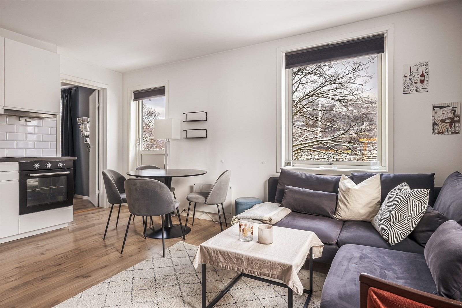 Fra stuen er det også utgang til balkong Galleribilde