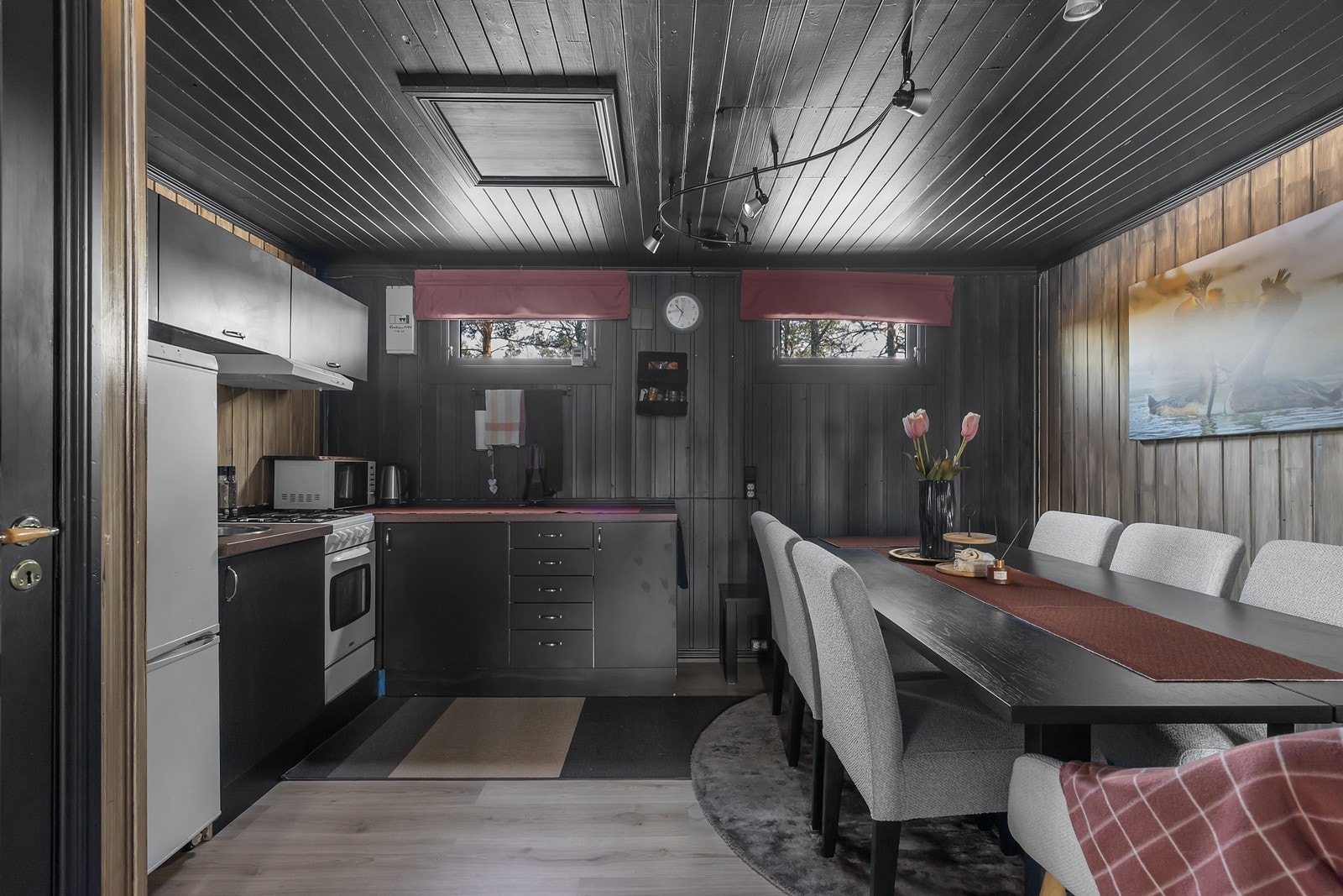 På kjøkkenet er det gasskomfyr Galleribilde