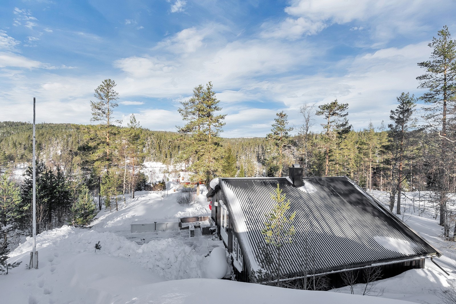 Fra hytta er det 10 minutter med bil til oppkjørte skiløyper på Engesland Galleribilde