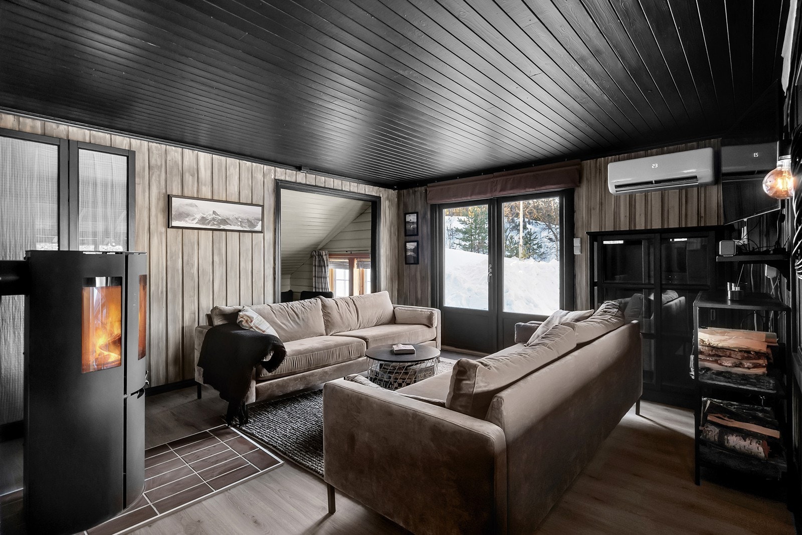 Fra stua er det utgang til terrasse Galleribilde