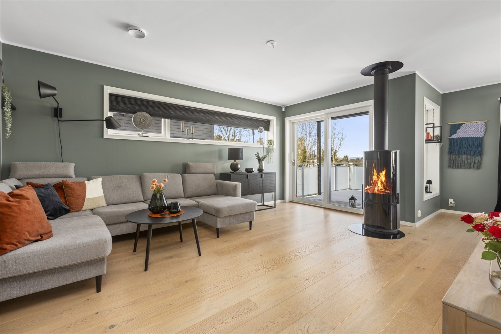 Boligen har vedovn og balansert ventilasjon med varmegjennvinning Galleribilde