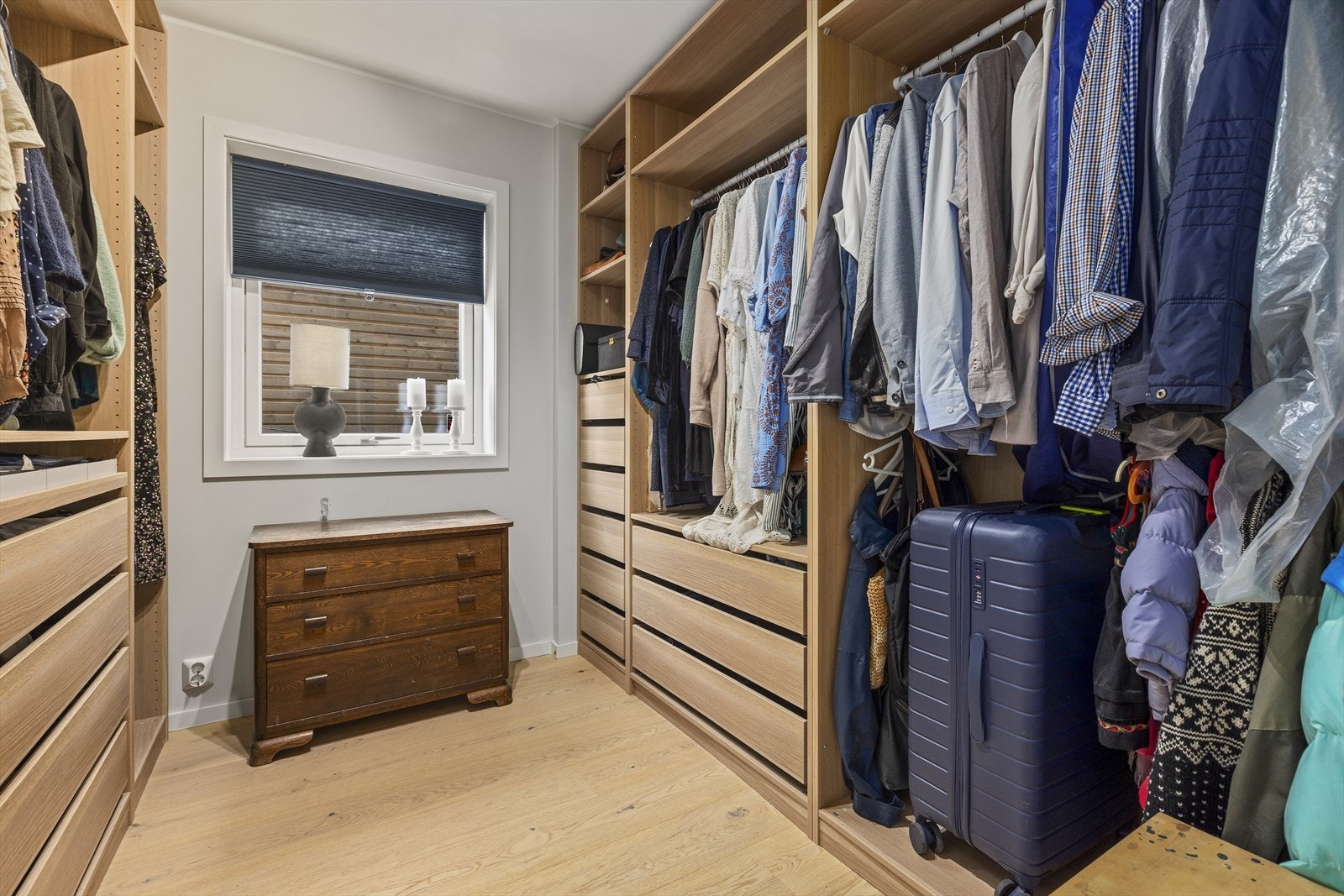 Soverom 3 - brukt som garderobe Galleribilde