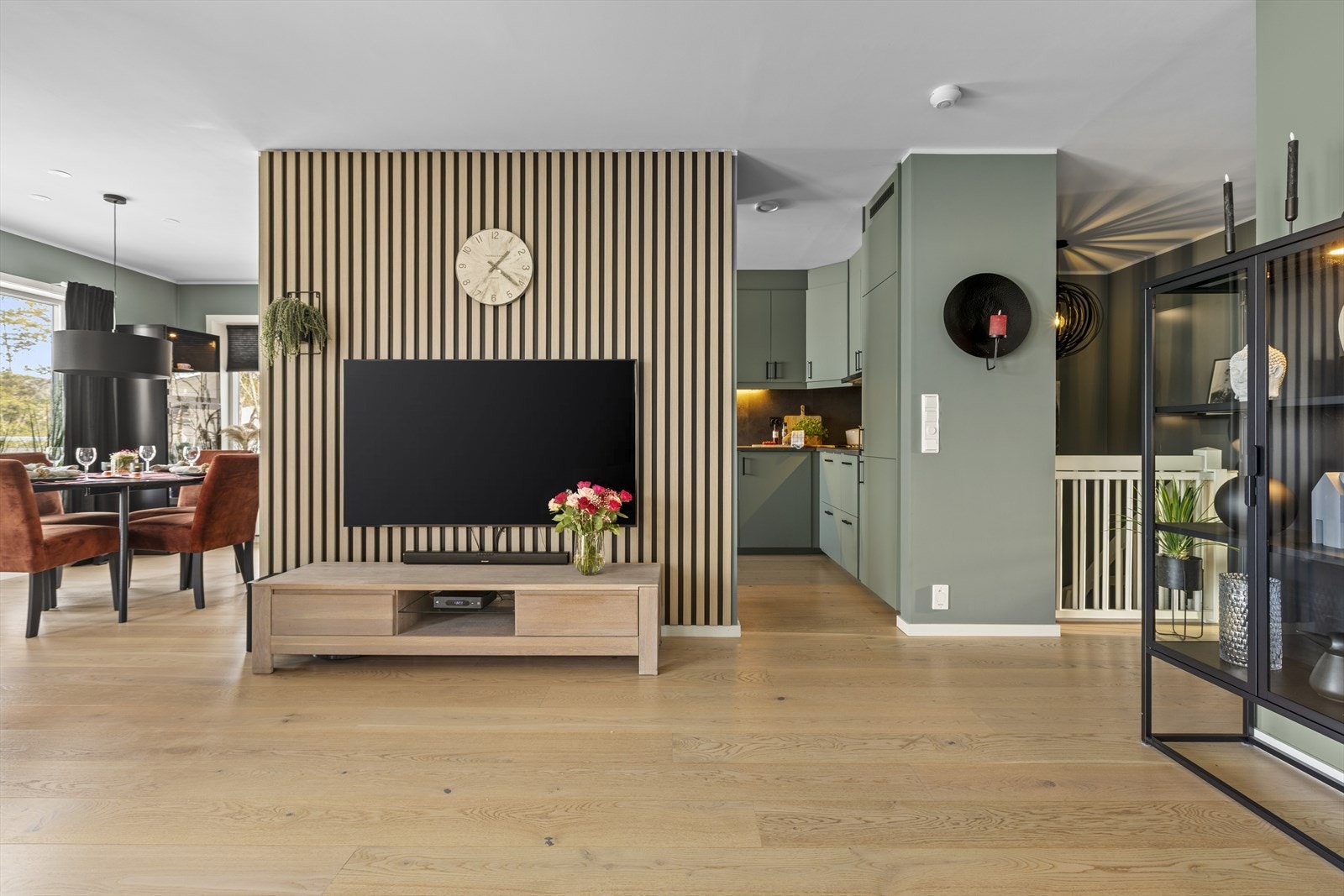 Stilig løsning mot kjøkken og spisestue Galleribilde