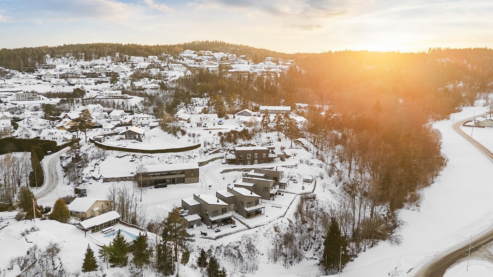 Boligen ligger inne et lite og koselig boligfelt Galleribilde