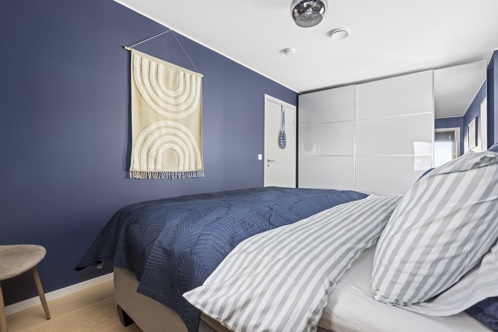 Soverom 2 - skyvedørsgarderobe Galleribilde