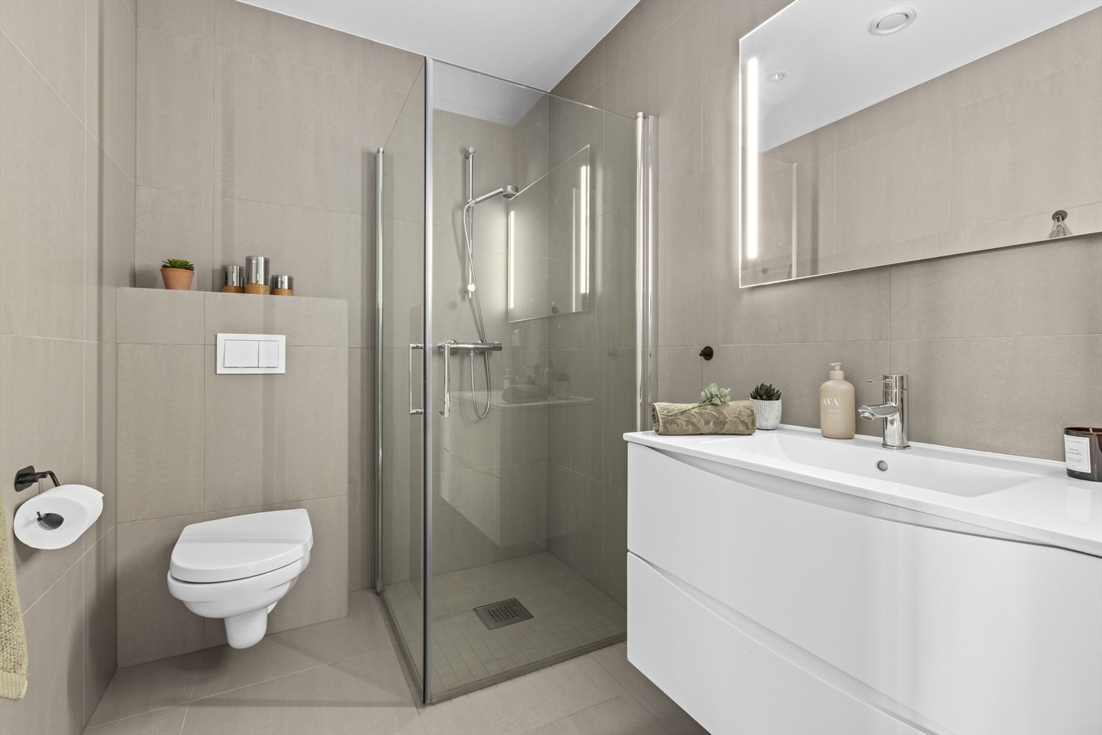 Flislagt baderom med varmekabler Galleribilde