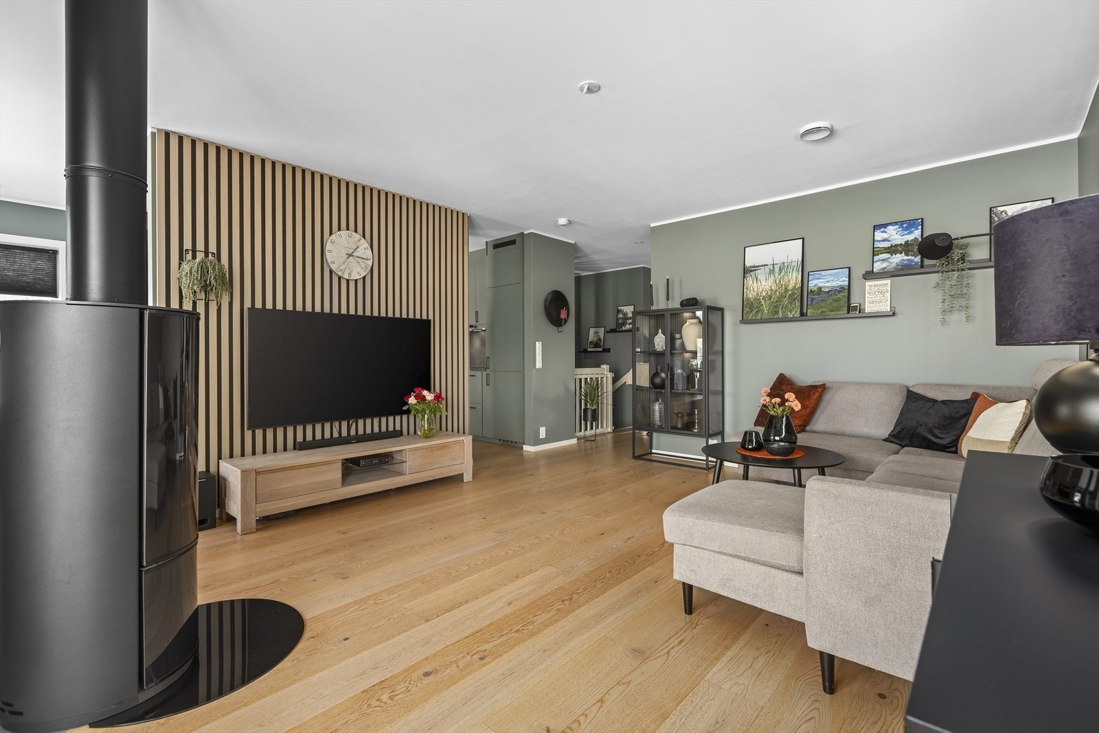 Innbydende og praktisk stue Galleribilde