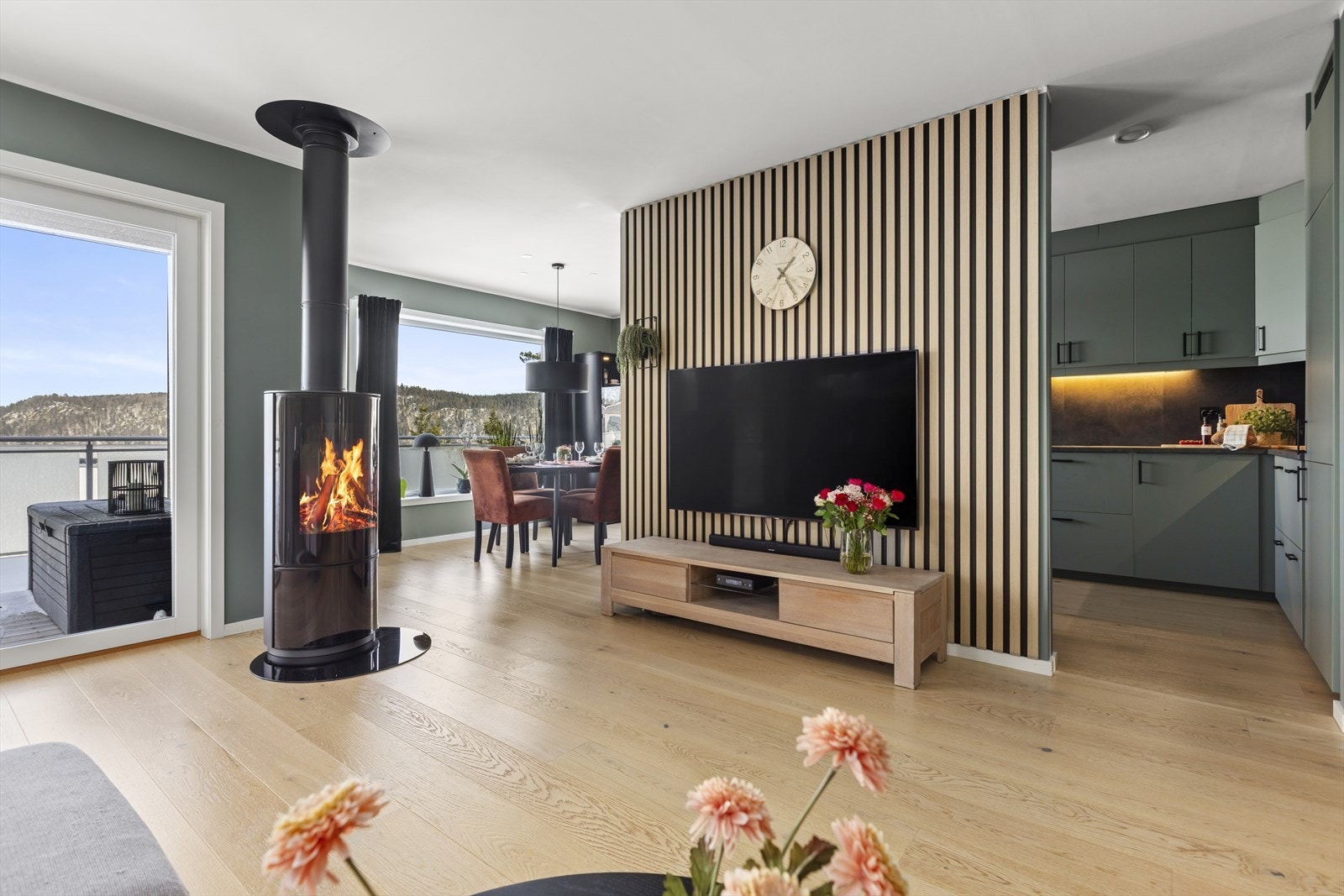 Fra stuen er det utgang til balkongen Galleribilde