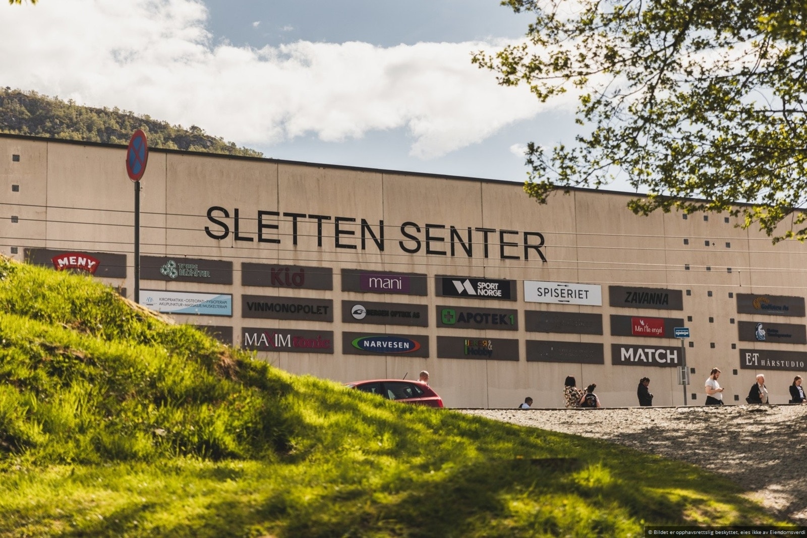 Det er ca. 15 minutter å gå til Sletten storsenter. Galleribilde