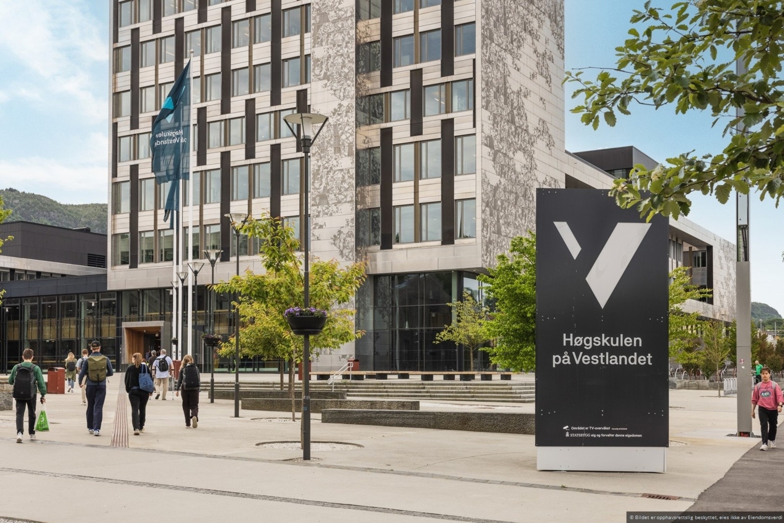 HVL er innen gangavstand. Galleribilde