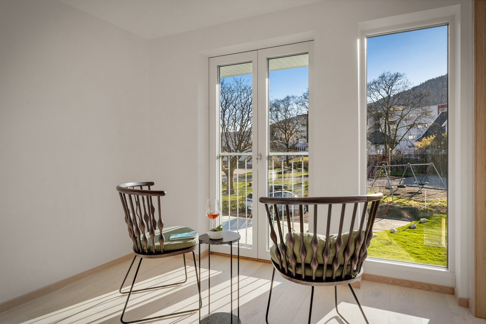 Dørene kan åpnes slik at man får en fransk balkong. NB - Bildene er fra naboleiligheten. Galleribilde