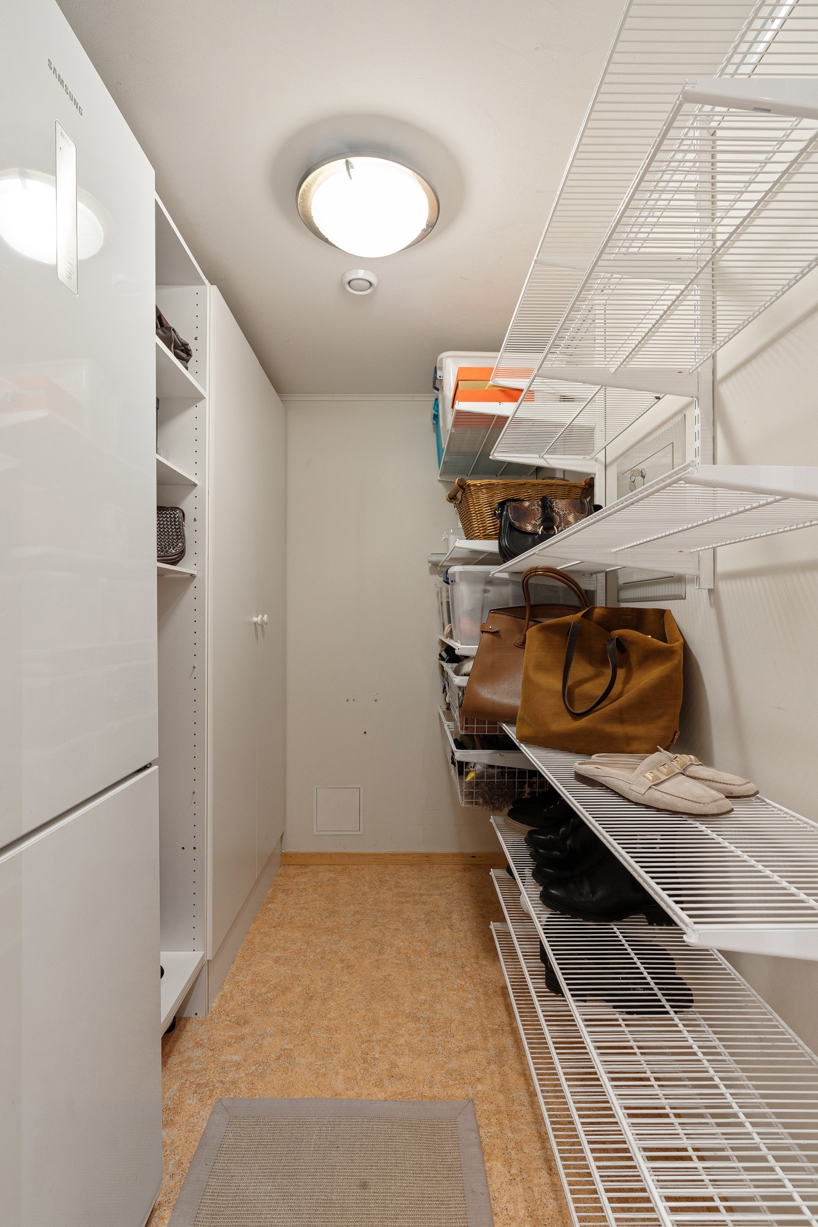 Praktisk sportsbod tilknyttet entreen.