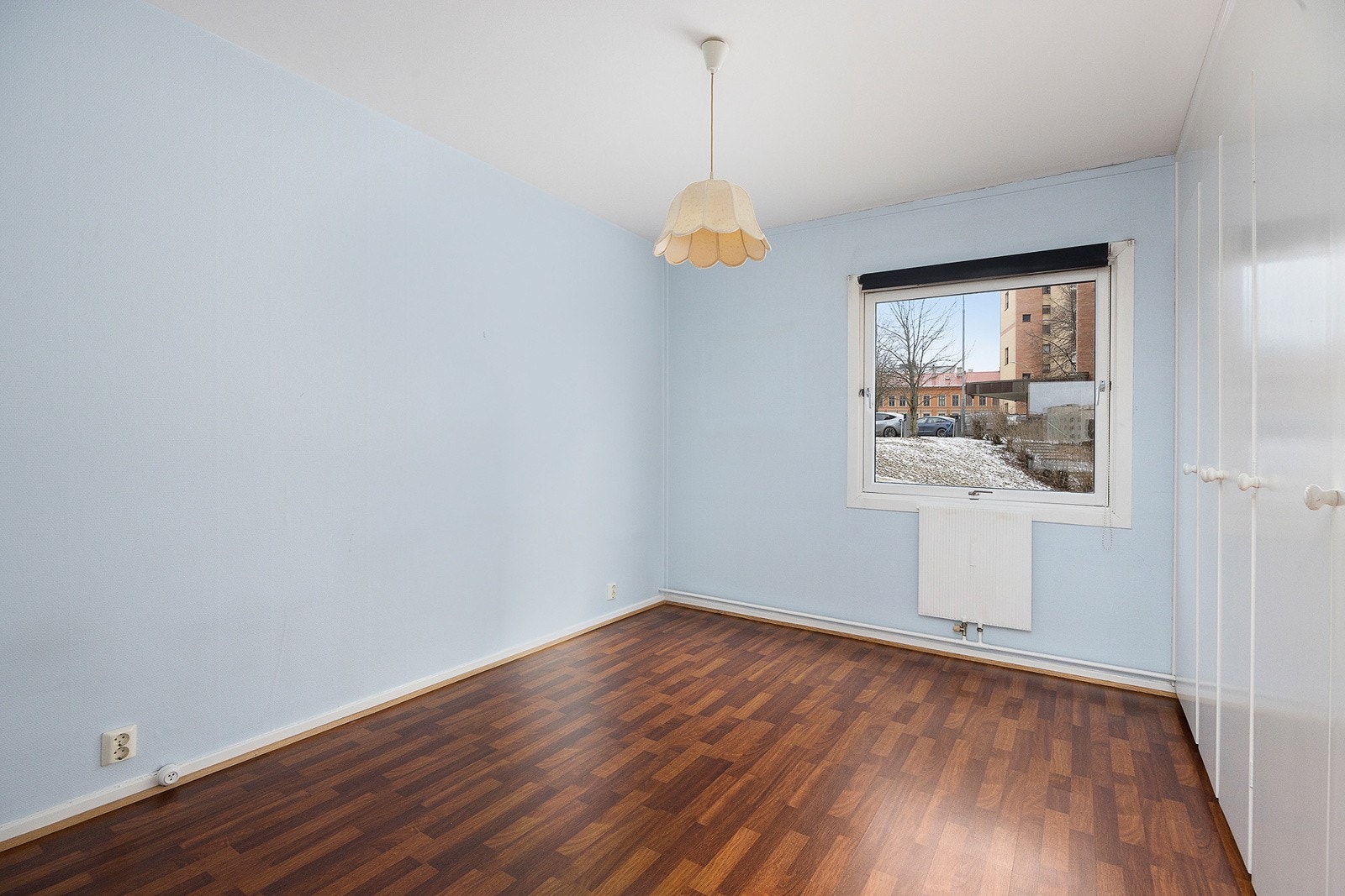 Soverom 1 er et godt rom med fin plass til dobbeltseng Galleribilde