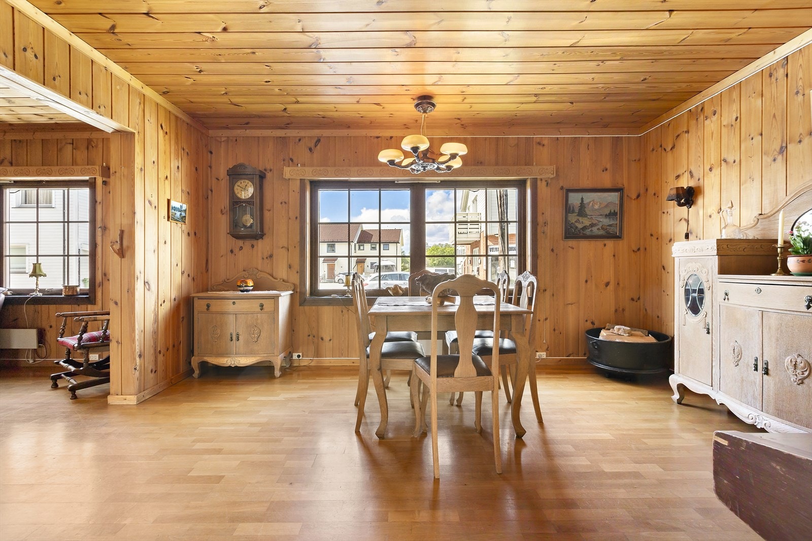 Det er muligheter for møblering av et stort spisebord. Galleribilde