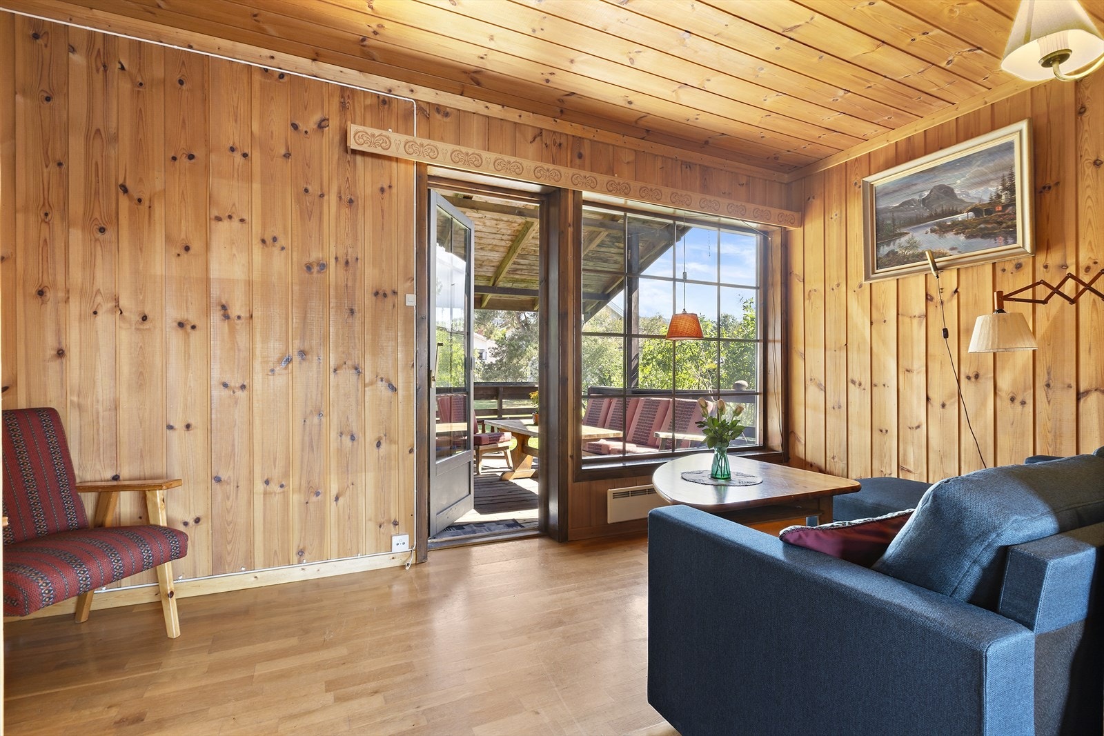 Det er også utgang til den overbygde terrassen. Galleribilde