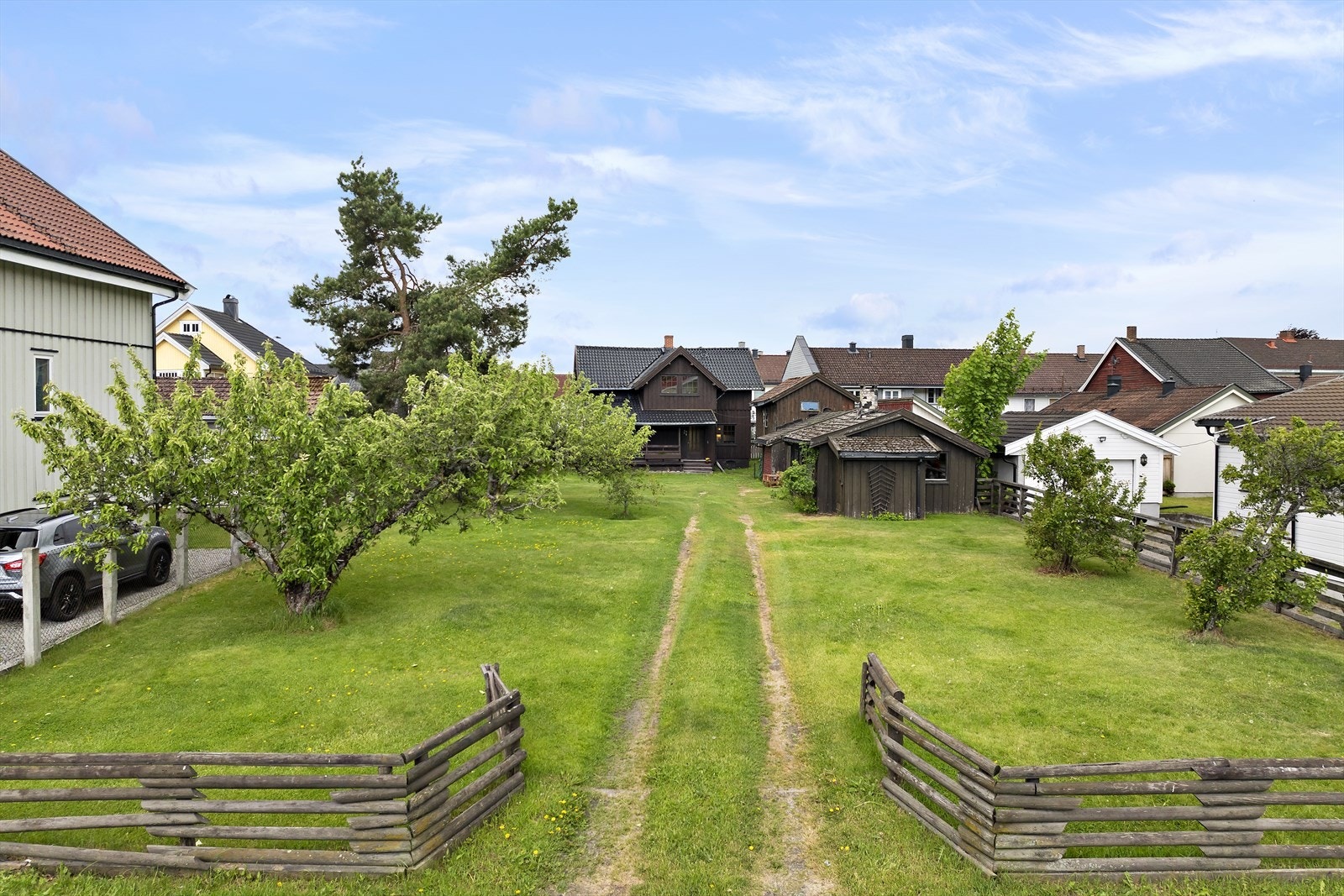 Stor eiendom hvor det allerede er en fradelt tomt Galleribilde