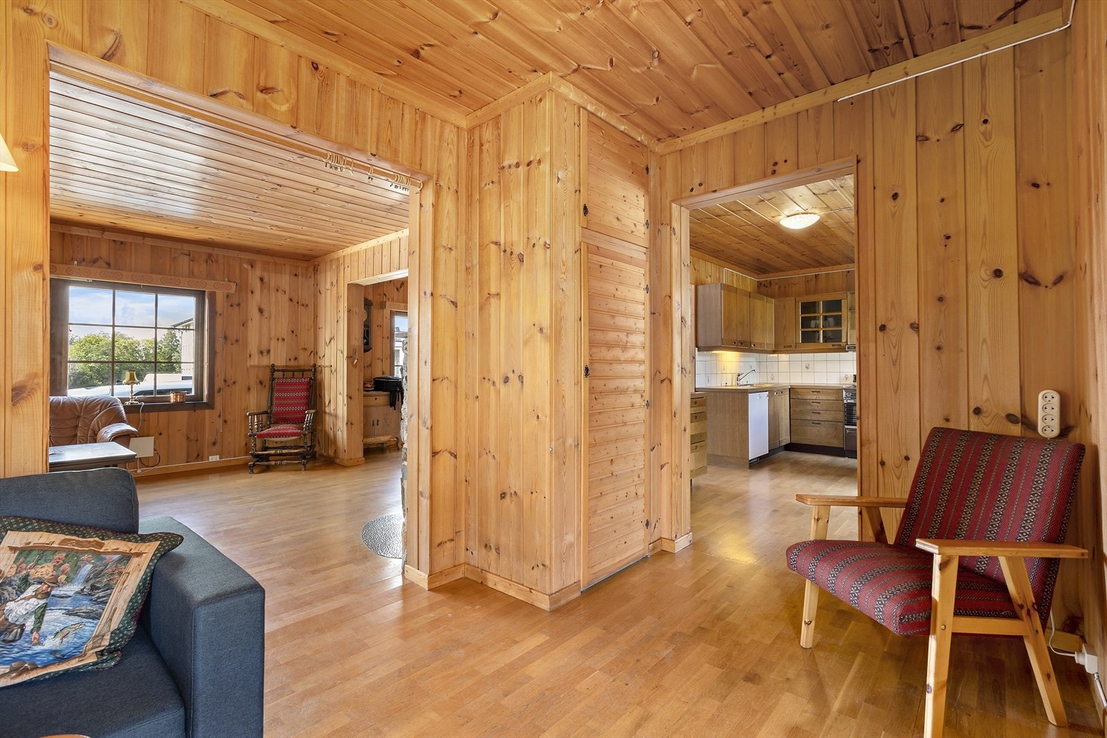 1. etasje byr på en god planløsning og god flyt mellom rommene. Galleribilde