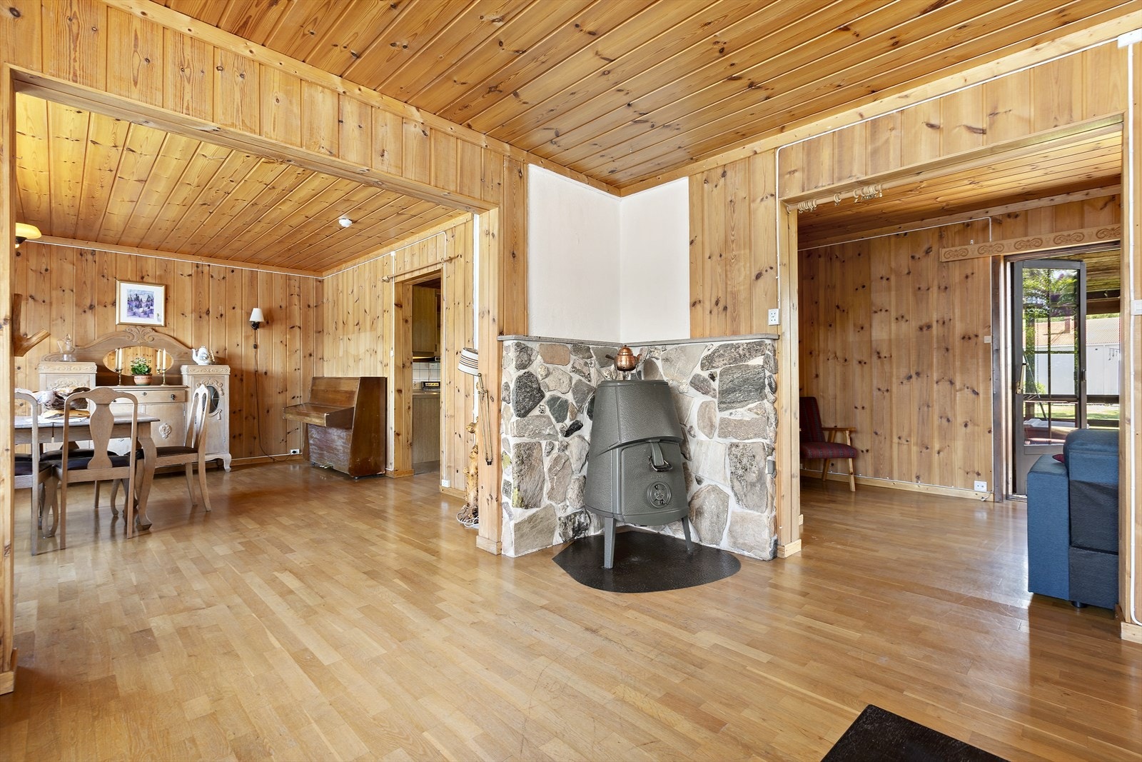 Her er det rom for både penstue, tv-stue og spisestue. Galleribilde