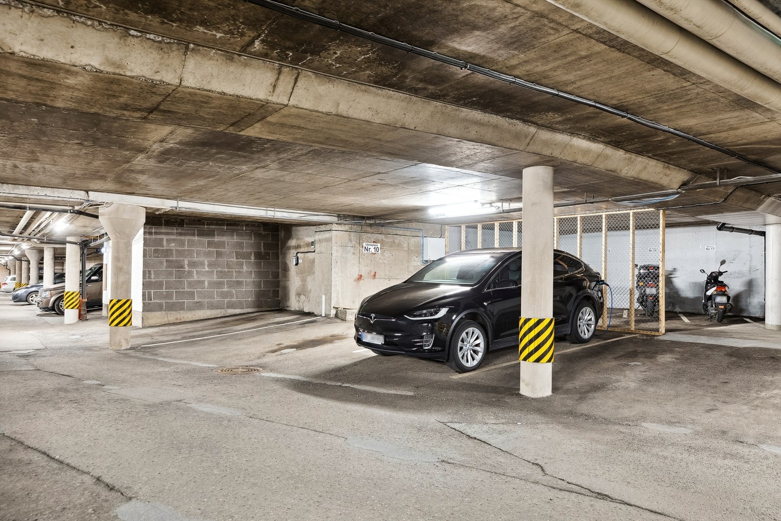 Det medfølger parkeringsplass i garasjeanlegg med mulighet for lading av elbil Galleribilde