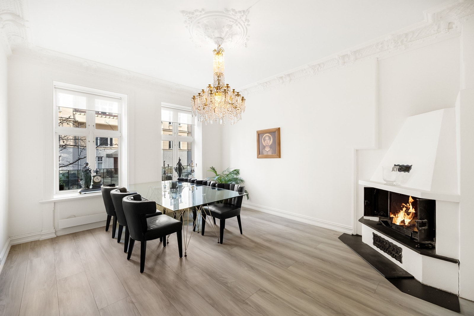 Høye vinduer. Galleribilde