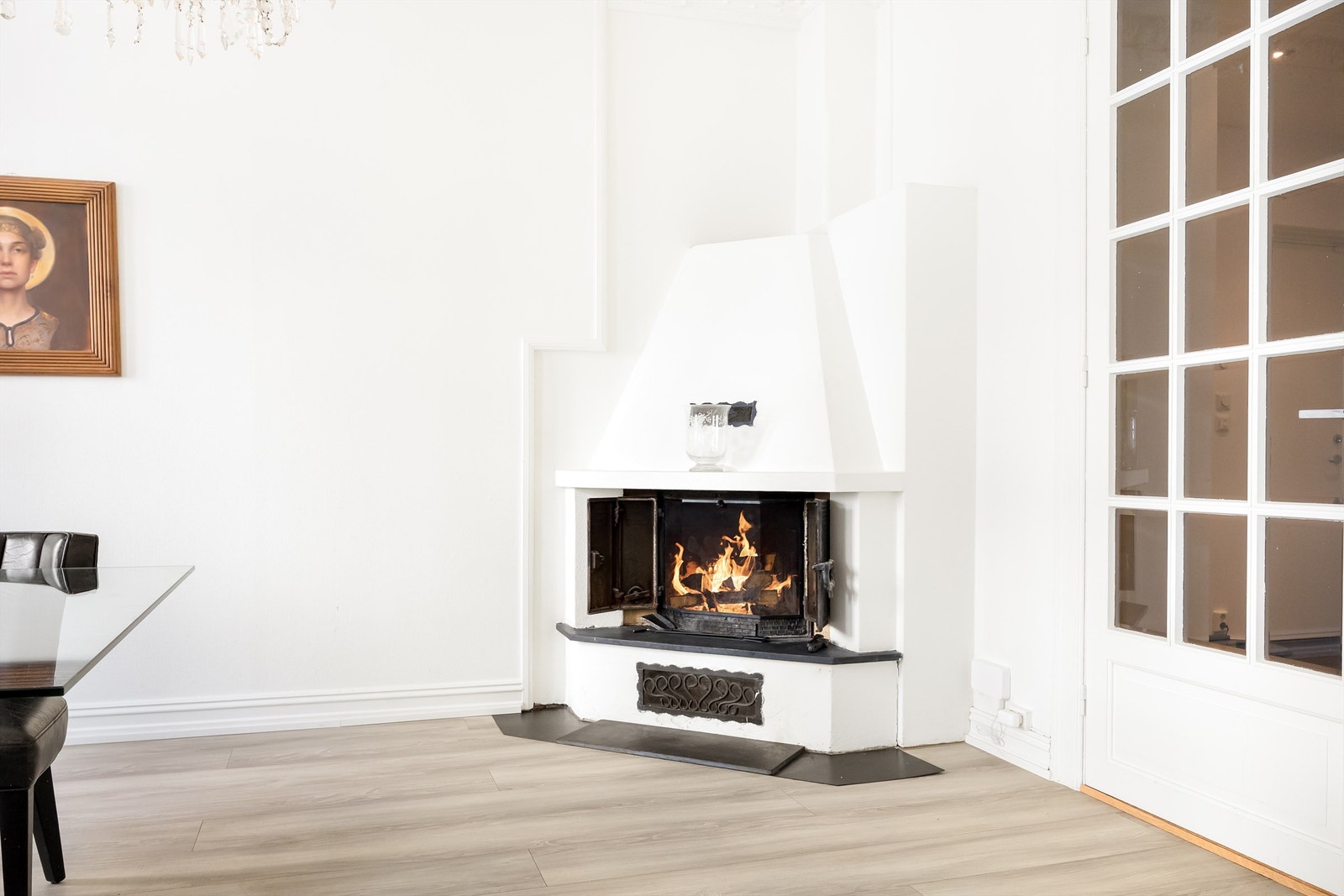 Stue 1 har vedovn som skaper lun stemning Galleribilde